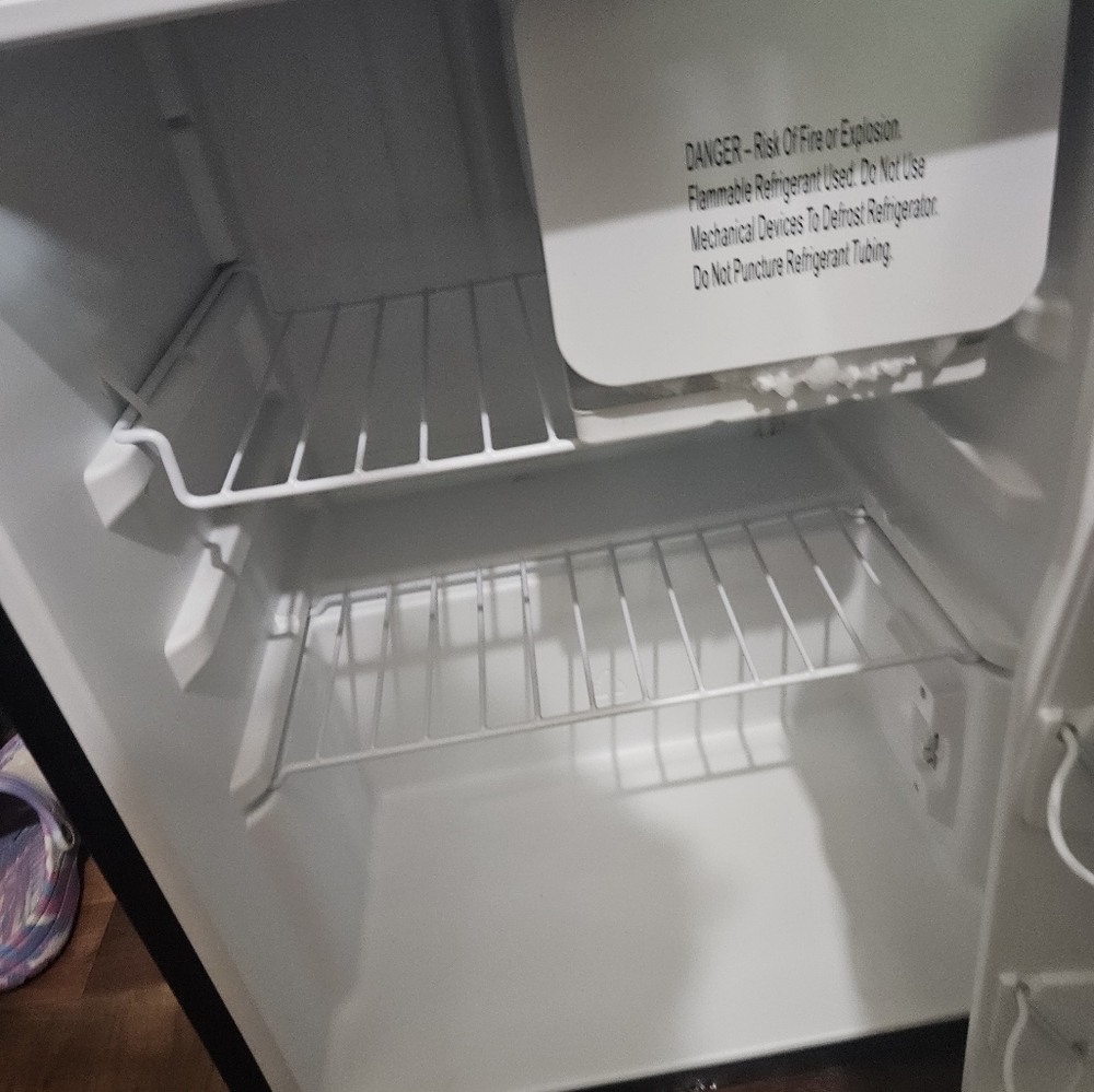 Mini fridge - Picture 6 of 8
